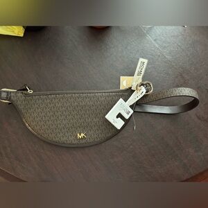 Michael Kors Brown belt have two color brown and the other side black